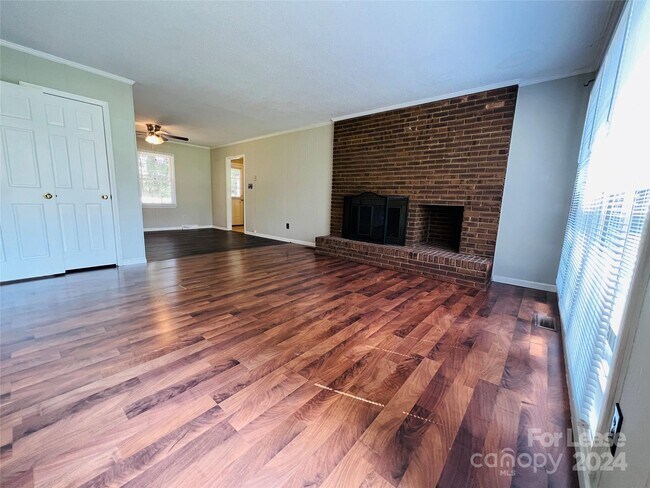 Foto del edificio - 1370 Oak Canopy Rd