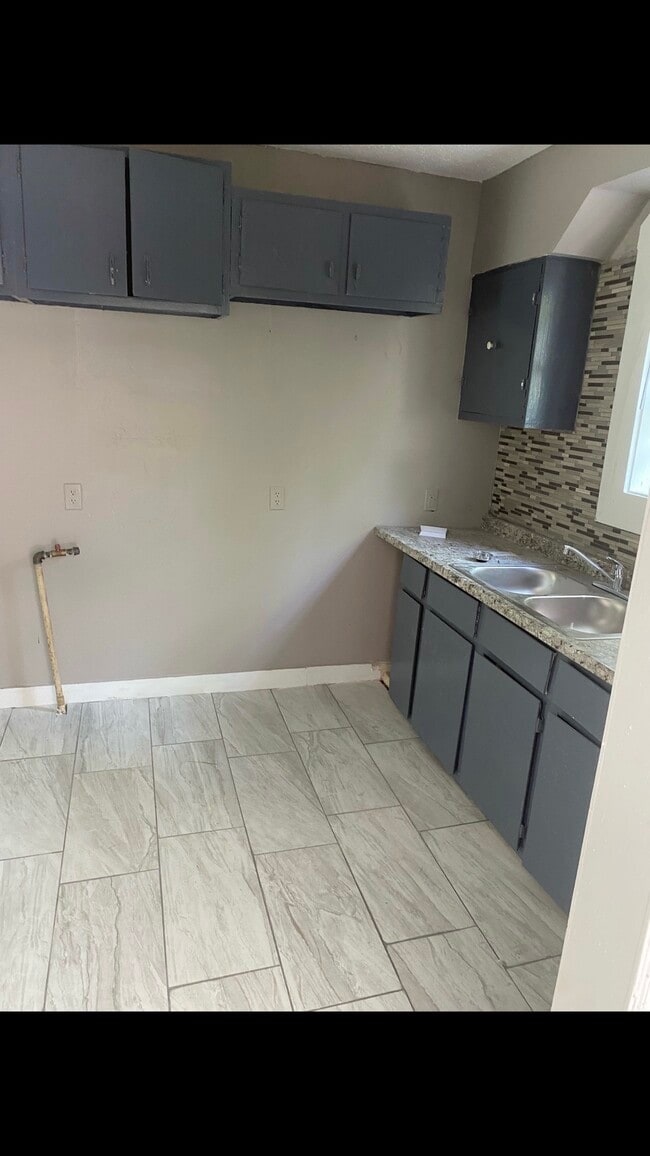 Building Photo - 1005 Palermo Ave