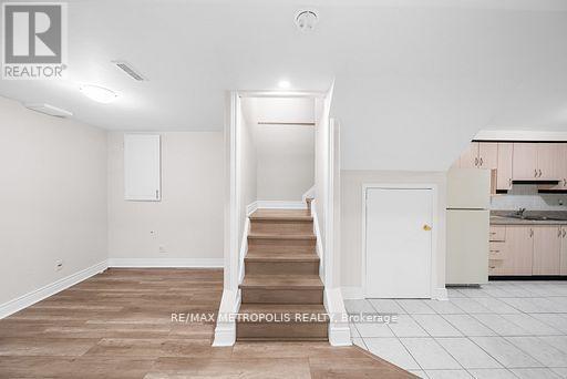 Building Photo - 60 Cranberry Crescent