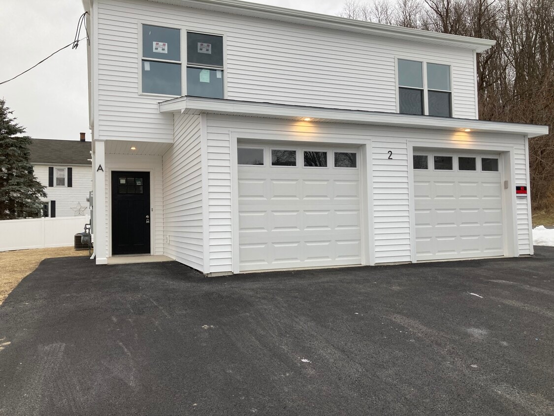 2 Boston Ave, Mechanicville, NY 12118 Townhouse for Rent in Mechanicville, NY