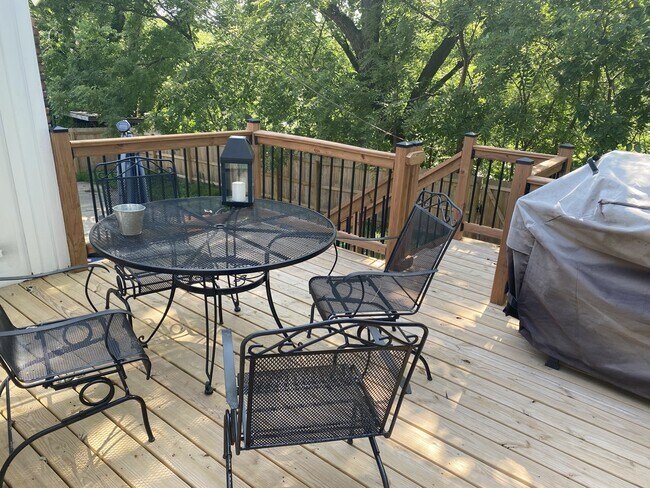 Foto del edificio - 10008 Oakridge Dr