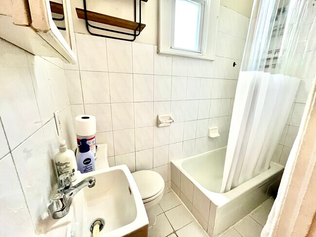 Building Photo - 785 Woodward Ave