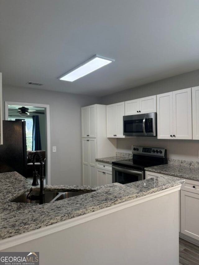 Foto del edificio - 128 Misty Grove Ln