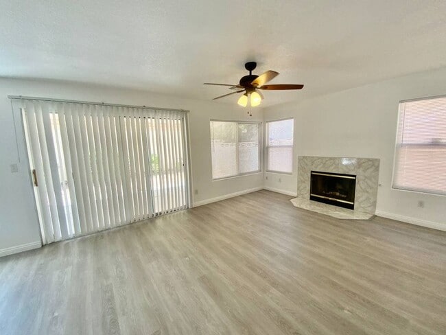 Building Photo - AVAILABLE NOW! SPACIOUS 4 BEDROOM/ 3 CAR G...