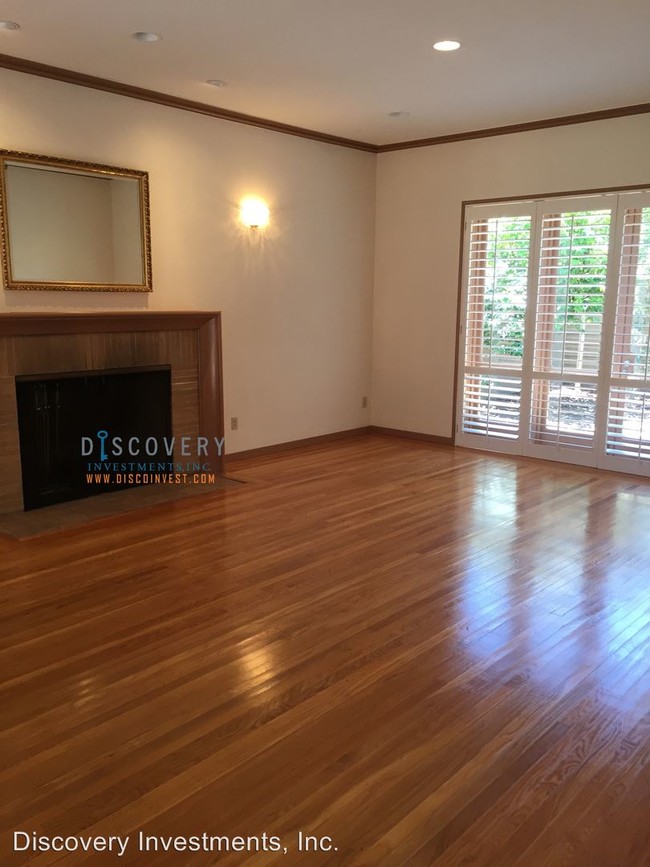 Foto del edificio - 2710 Belrose Ave