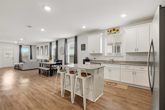 Building Photo - 8218 Wave Arbor Dr