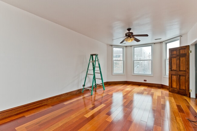 Building Photo - 1244 W Oakdale Ave