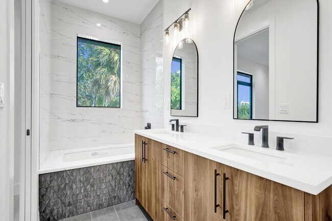 Foto del edificio - Southwest 7th Avenue, Fort Lauderdale, FL 33315 - 3 BR 4 BA townhouse