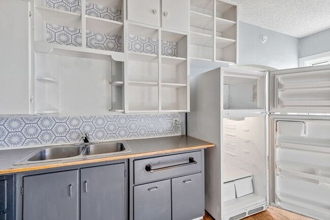 Building Photo - Charming 2-Bedroom Victorian Unit in the Heart of Palisade