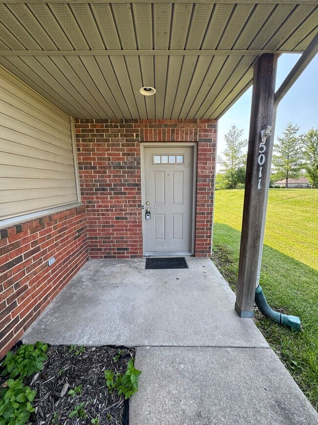 Foto del edificio - 5009-5011-5011 Alpine Ridge Dr