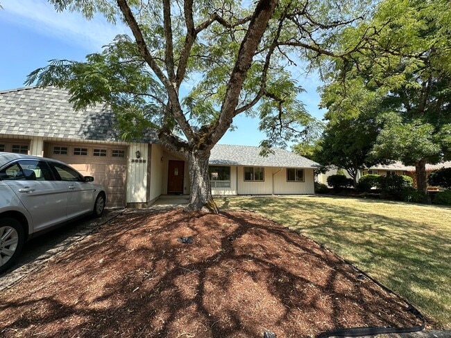 Foto del edificio - single level 3 bedroom house, Timberhill n...