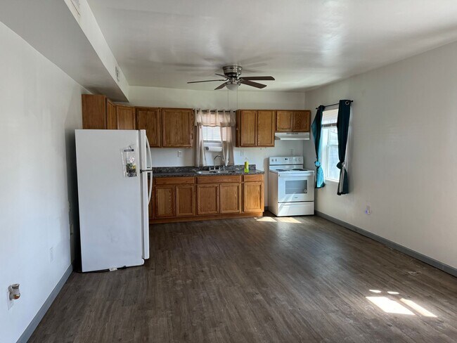 Building Photo - 1212 8th St