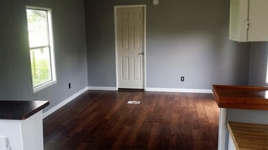 Building Photo - 224 Herbert Rd