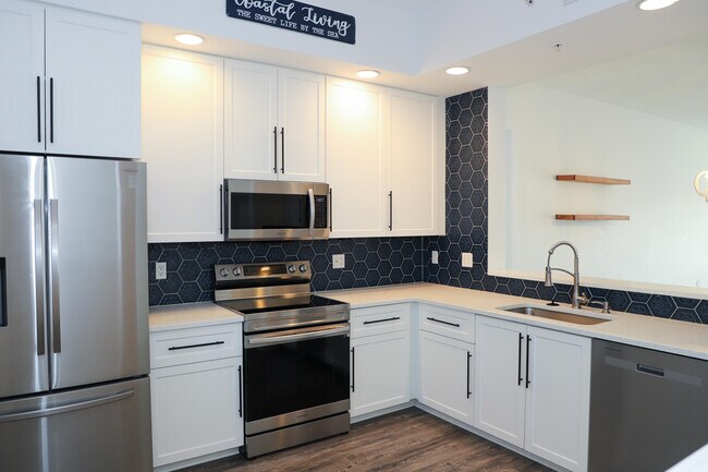 Building Photo - 10 Harbour Isle Dr E