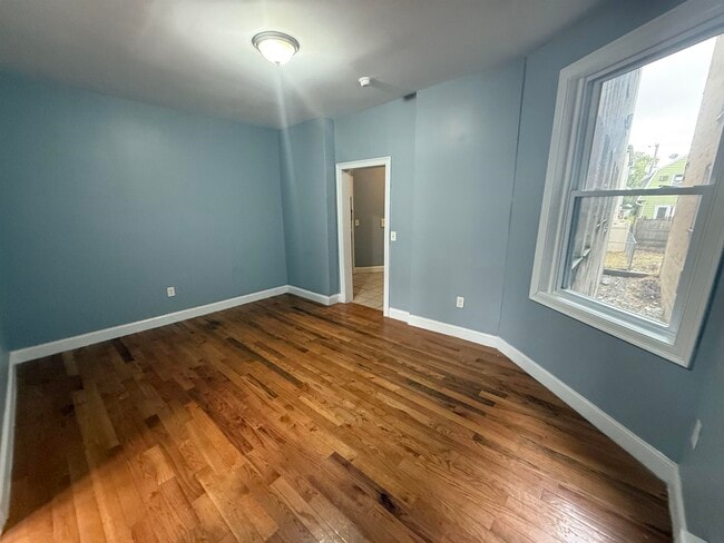 Building Photo - 129 W 54th St