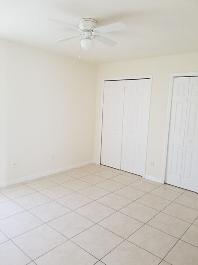 Foto del edificio - 2204-2206 Kenneth Ave S