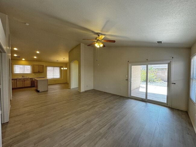 Foto del edificio - 7152 Elk Creek Rd NE