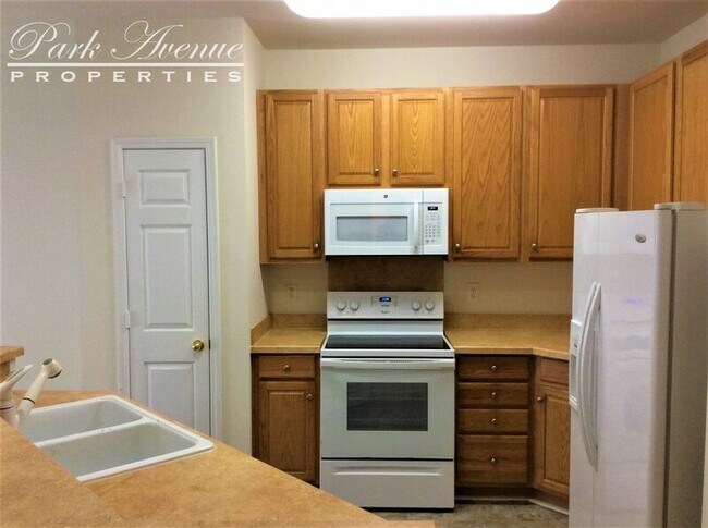 Foto del edificio - 8641 Wandering Creek Way