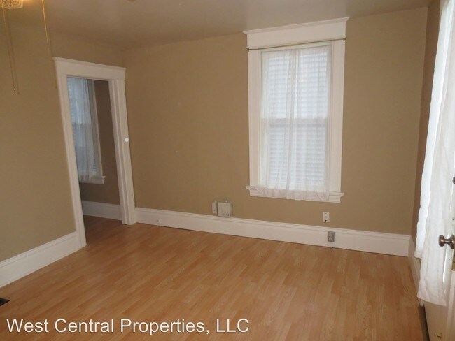 Foto del edificio - 1319 W Jefferson Blvd