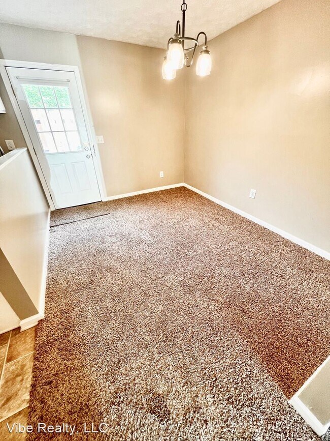 Building Photo - 2 br, 1.5 bath House - 204 Thistle Lane