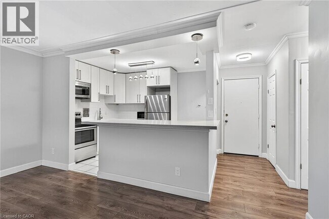 Building Photo - 237 Mohawk Rd E