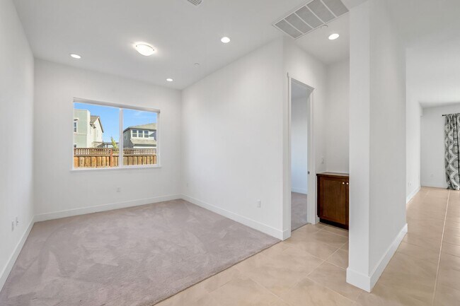 Foto del edificio - Beautiful Corner Lot 3 Bed 3 Bath Home