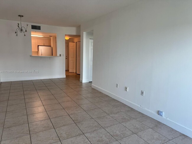 Building Photo - 50 Menores Ave