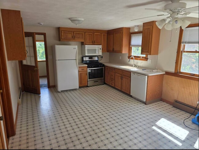 Foto del edificio - 985 Slater Rd