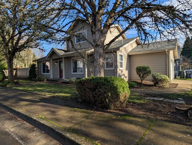 Foto del edificio - Spacious 3-Bedroom, 2-Bath Home In The River Road Area In Eugene!