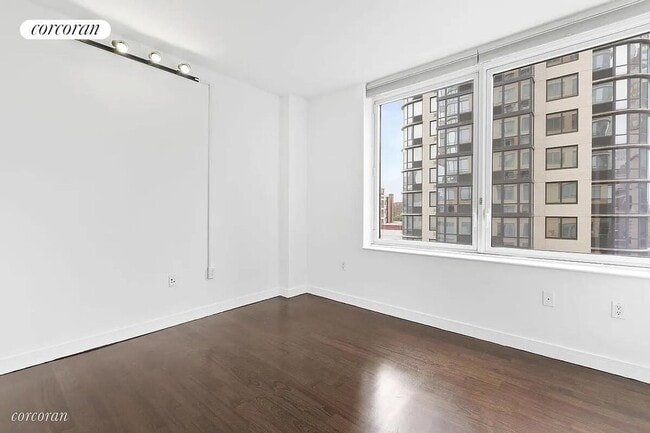 Building Photo - 306 Gold St