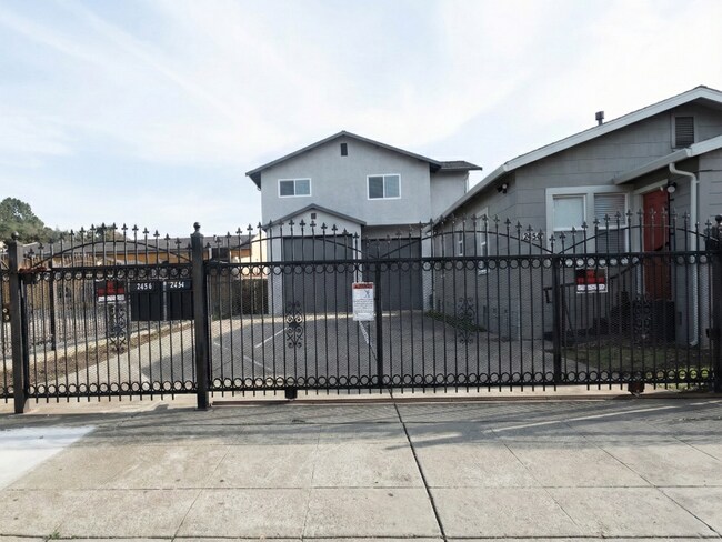 Foto del edificio - 2456 88th Ave