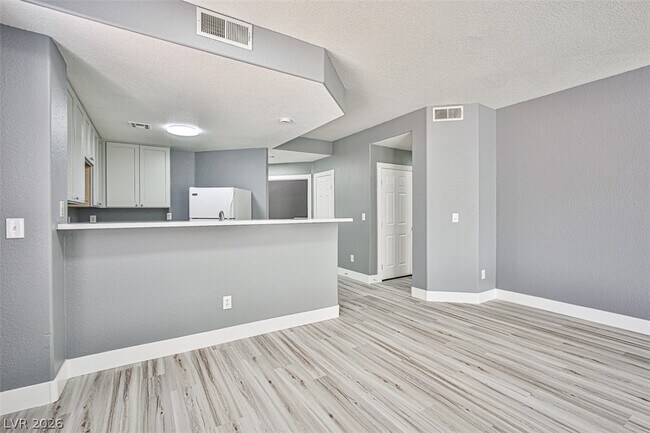 Building Photo - 5125 W Reno Ave