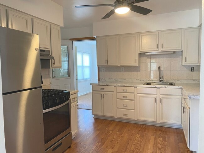 Building Photo - 4916 S Lorel Ave