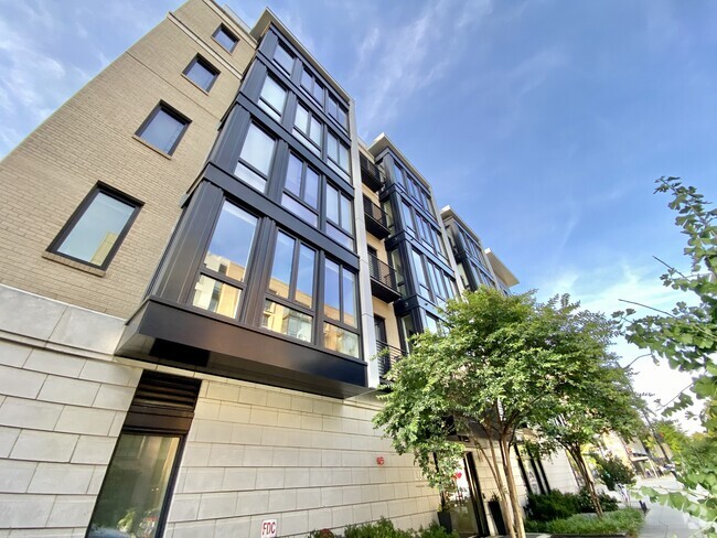 Building Photo - 1405 W St NW