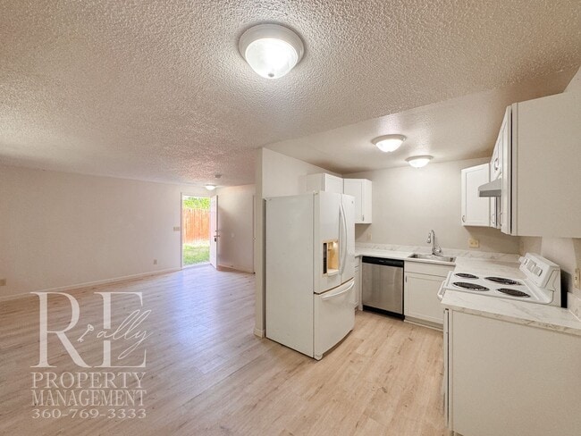 Building Photo - Refreshed 3-Bed Hefner Home with Private Lawn & Covered Parking