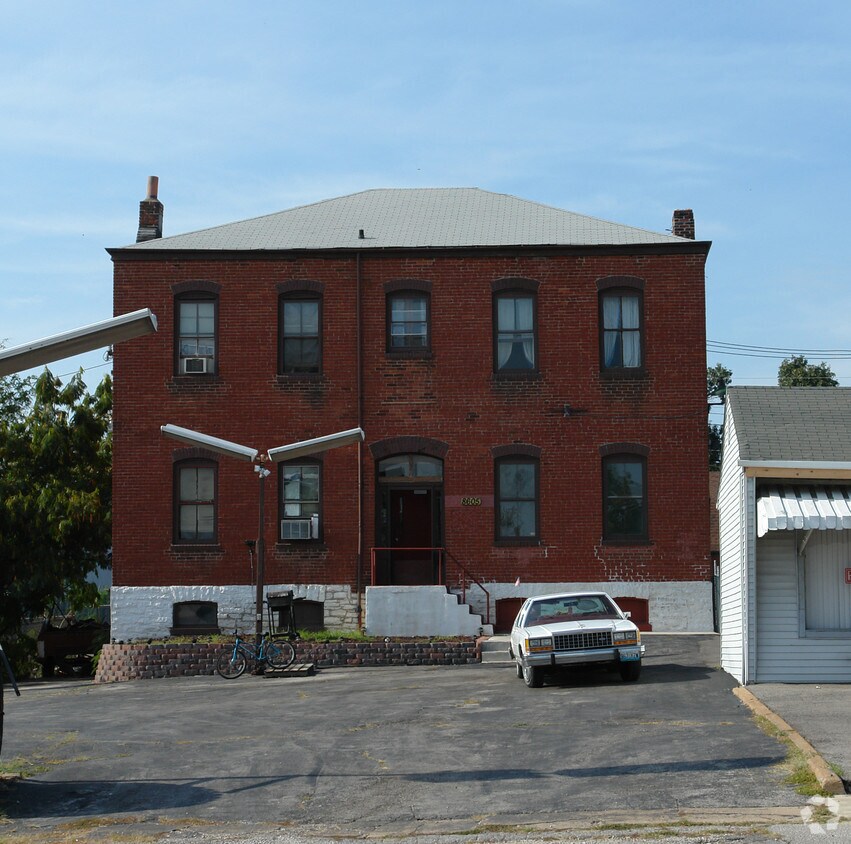 Building Photo - 8605 S Broadway