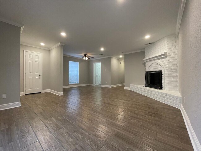 Foto del edificio - 14455 Misty Meadow Ln