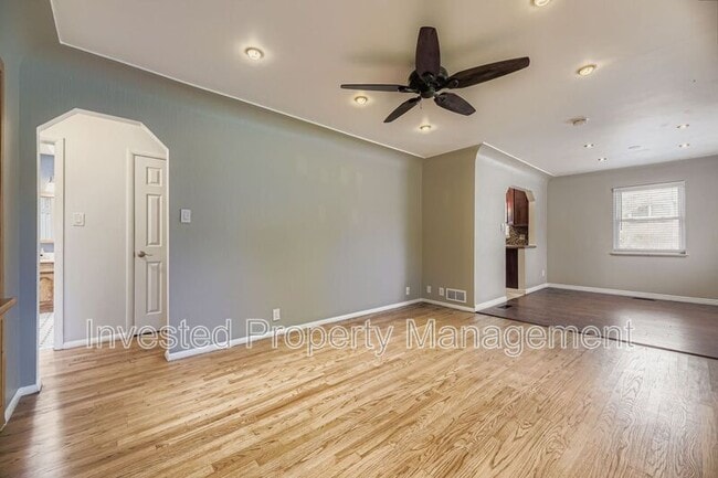 Foto del edificio - 6045 Marshall Ct