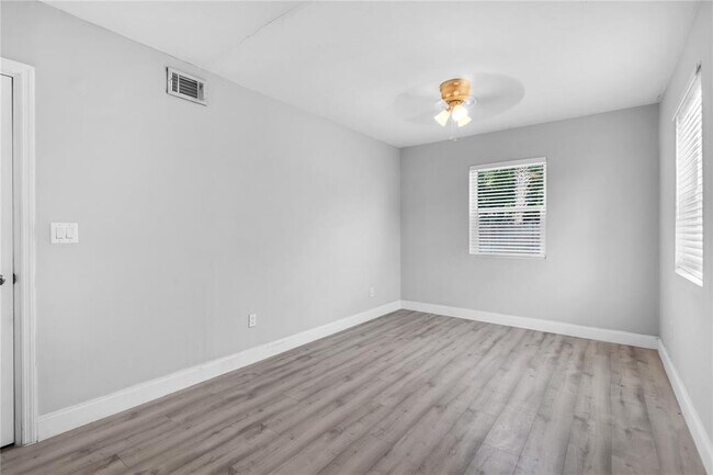 Building Photo - 4500 NE 18th Ave