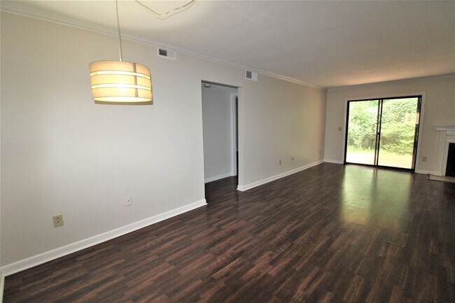 Building Photo - 2 Bedroom Condo in South Park!