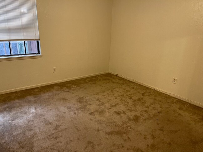Foto del edificio - 2BED/1BA upstairs unit NE Tallahassee