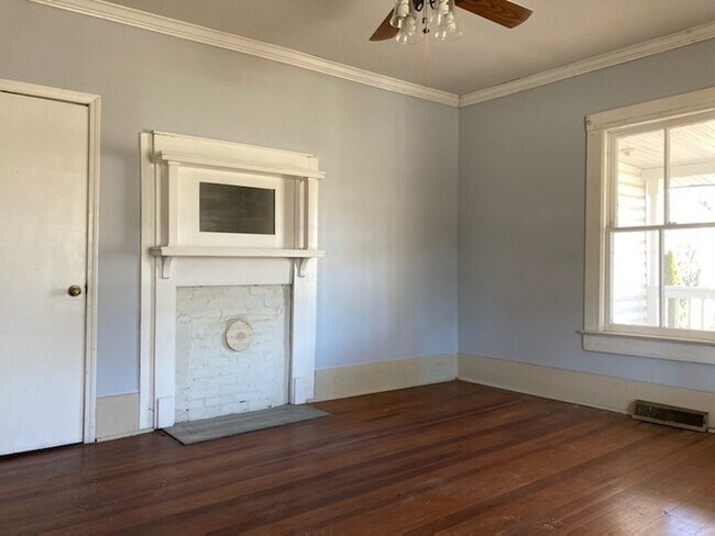 Building Photo - Beautiful Farmhouse Home in Pelzer