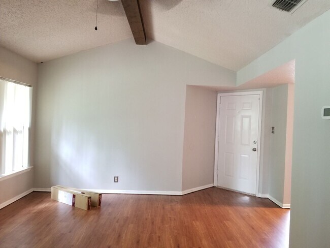 Foto del edificio - 3 Bedroom  2 Bath 1 Story Home!