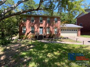 Building Photo - 711 Shea Dr