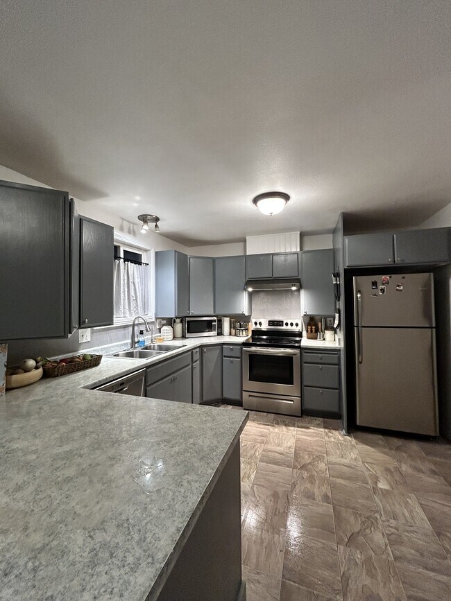 Foto del edificio - 677 N 440 W St