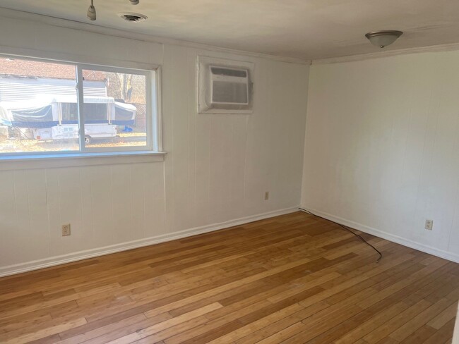 Building Photo - 2 bedroom House for Rent - Lake Station