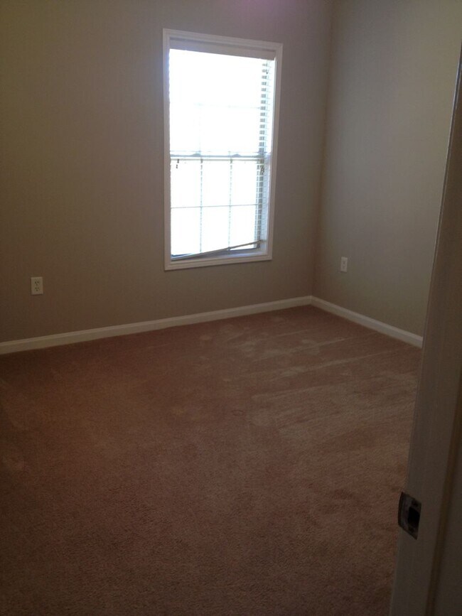 Foto del edificio - Available Fall 2026!