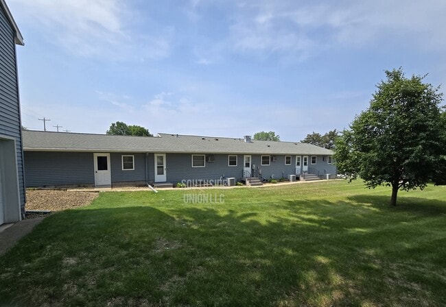 Building Photo - 405 12th South St