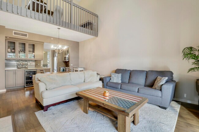 Foto del edificio - 1152 University Blvd