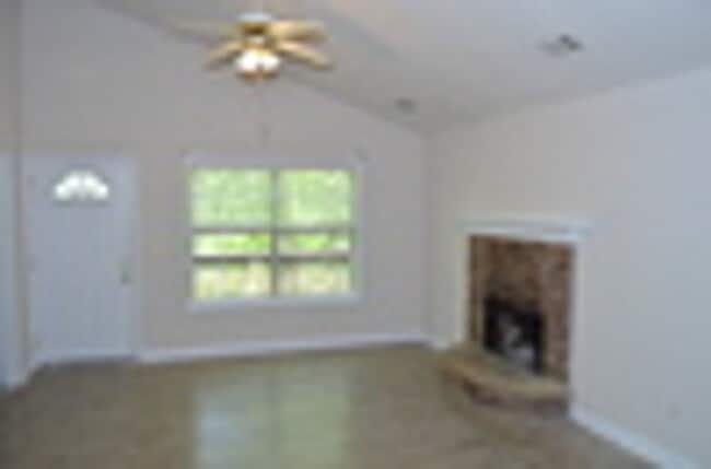 Building Photo - Cute 1 Bedroom 1 Bath with Bonus Room!